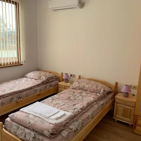 Къща за гости “планински рай” Mountain Paradise